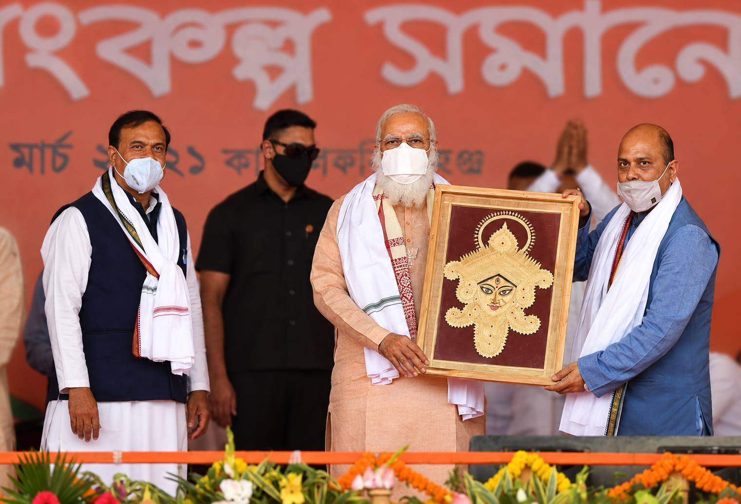 Dr. Rajdeep Roy felicitating Hon'ble Prime Minister Narendra Modi
